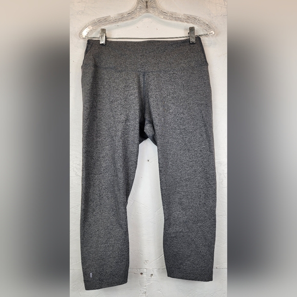 Nobull Womens Cropped‎ Capri Leggings Pants Gym Heather Gray Size Large - Picture 1 of 4